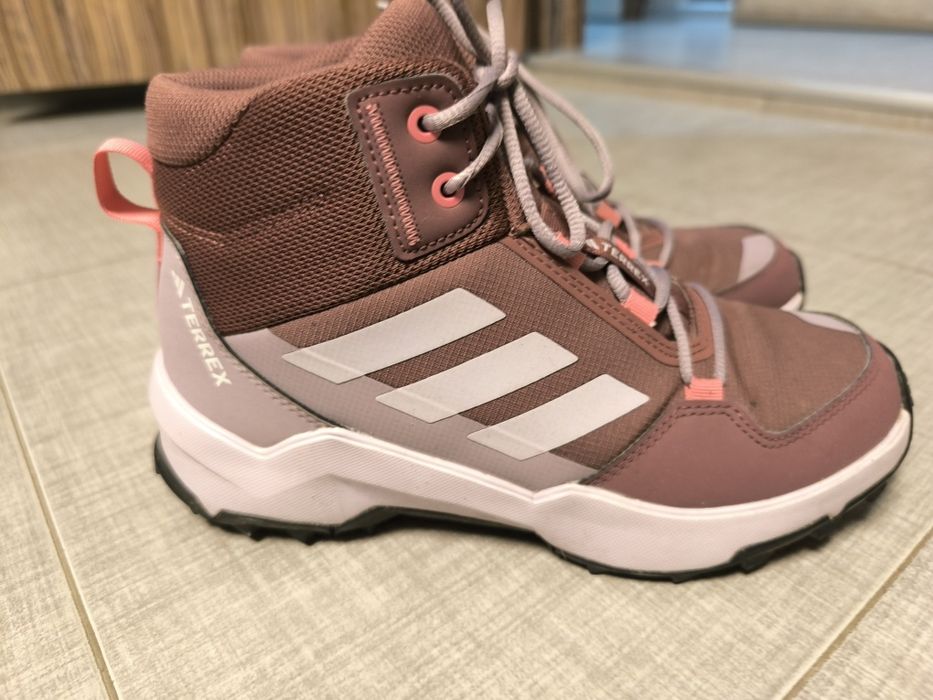 Боти 70 лв Adidas