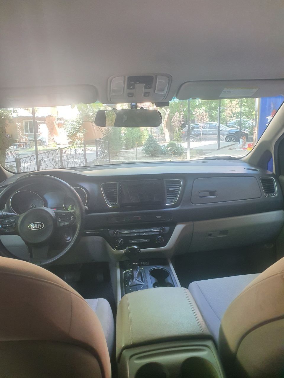 Kia carnival amerikanski sedona