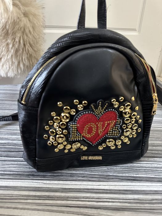 Чанта и обувки Moschino