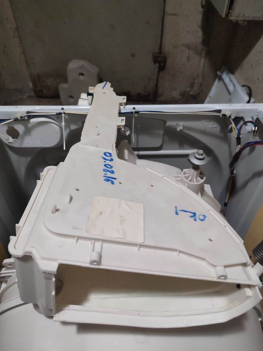 На части пералня Hotpoint Ariston