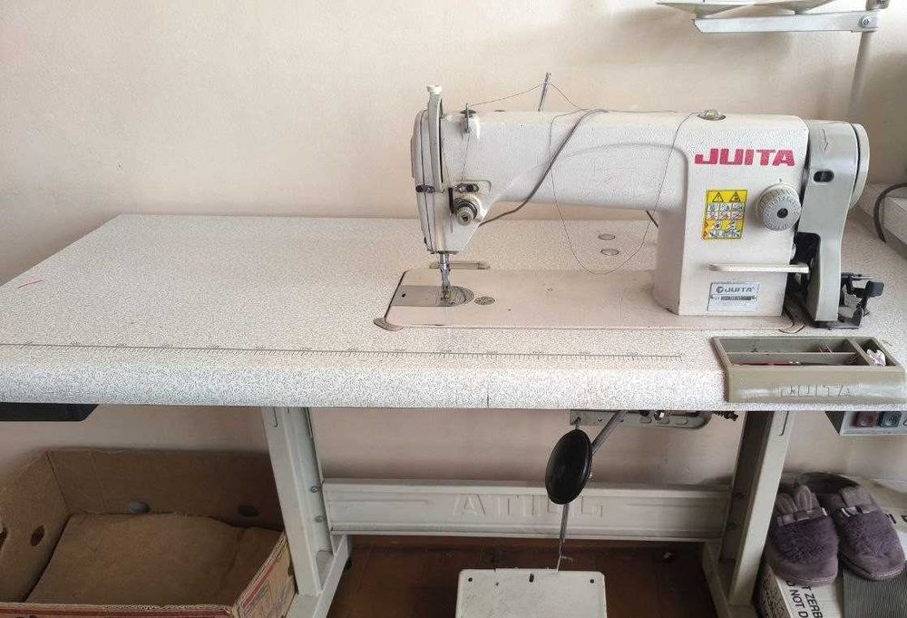 Швейные машинки. 1 прямострочка, 1 оверлог