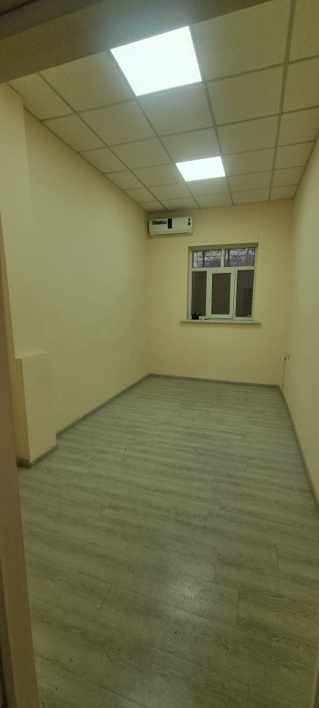 Ohangaron shahrida yo'lni bo'yida noturar bino ijaraga beriladi.