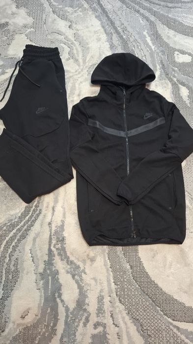 Trening Nike Tech