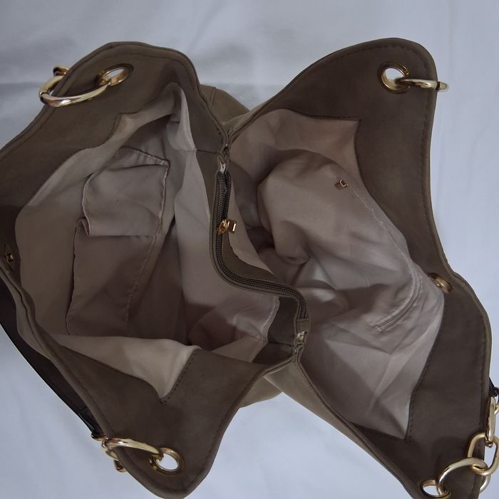 Дамска чанта от обърната кожа