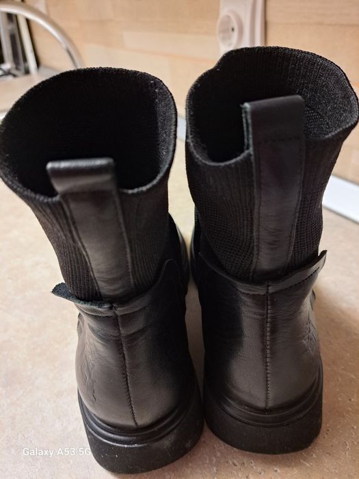 Ghete dama EB piele naturală nr 37 pret 50 lei