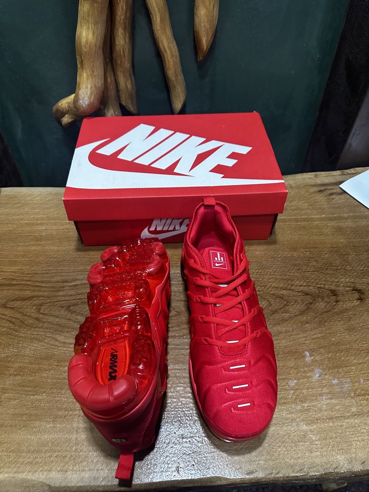 Nike Vapormax Plus Triple Red