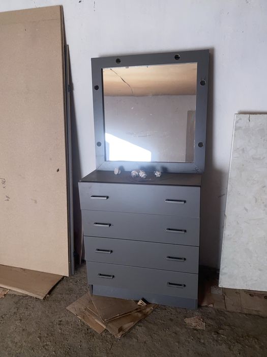 Туалетный столик/камод