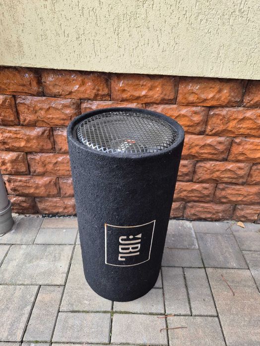 Subwoofer JBL auto si statie JBL
