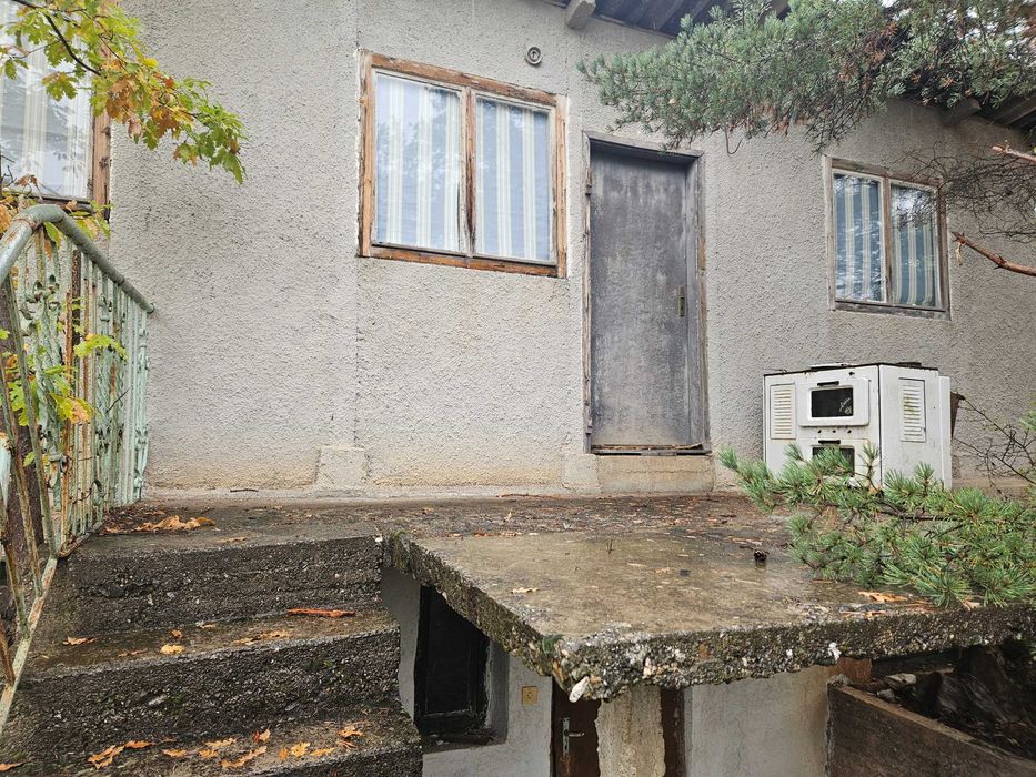 Продава ВИЛА в с.Егълница ,обл.Перник