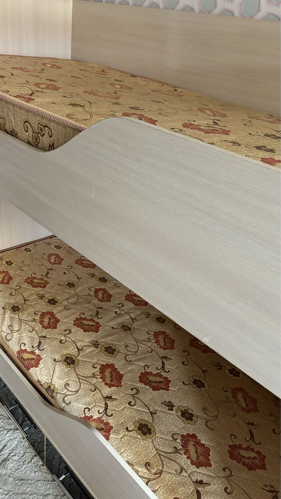 Продам. Двухярусная кровать 80*200