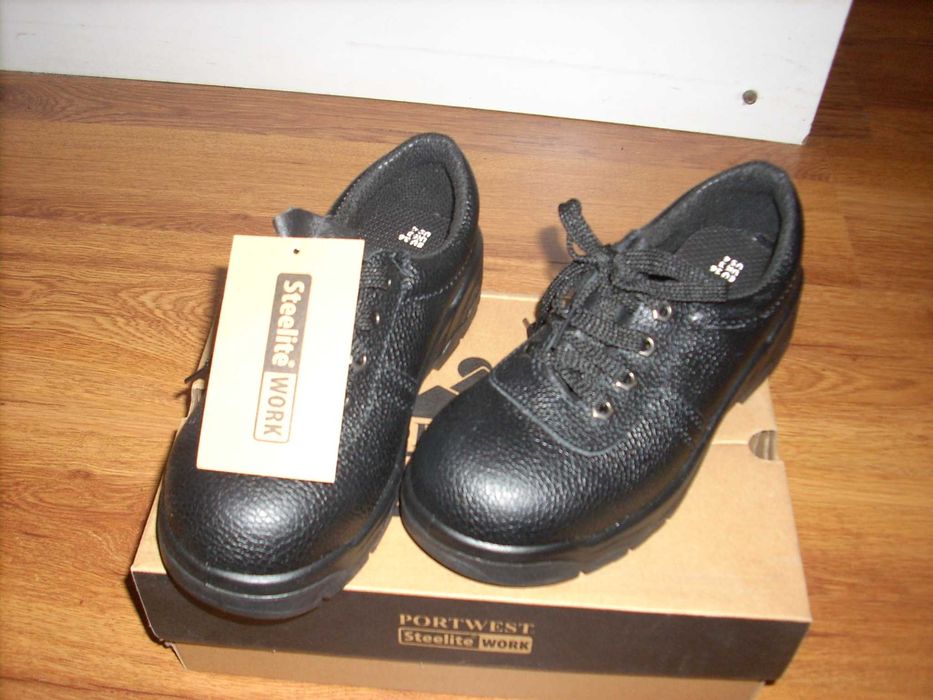 работни обувки с метални бомбета номер 36