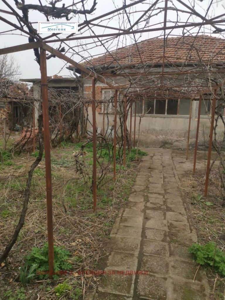 Продава се Къща в с. Обнова, Област Плевен - 1600 кв.м за 14 €/кв.м - Снимка #1