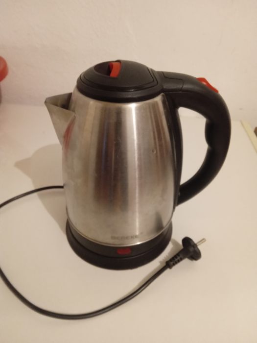 Продам Электричский чайник Хорошем состоянии
