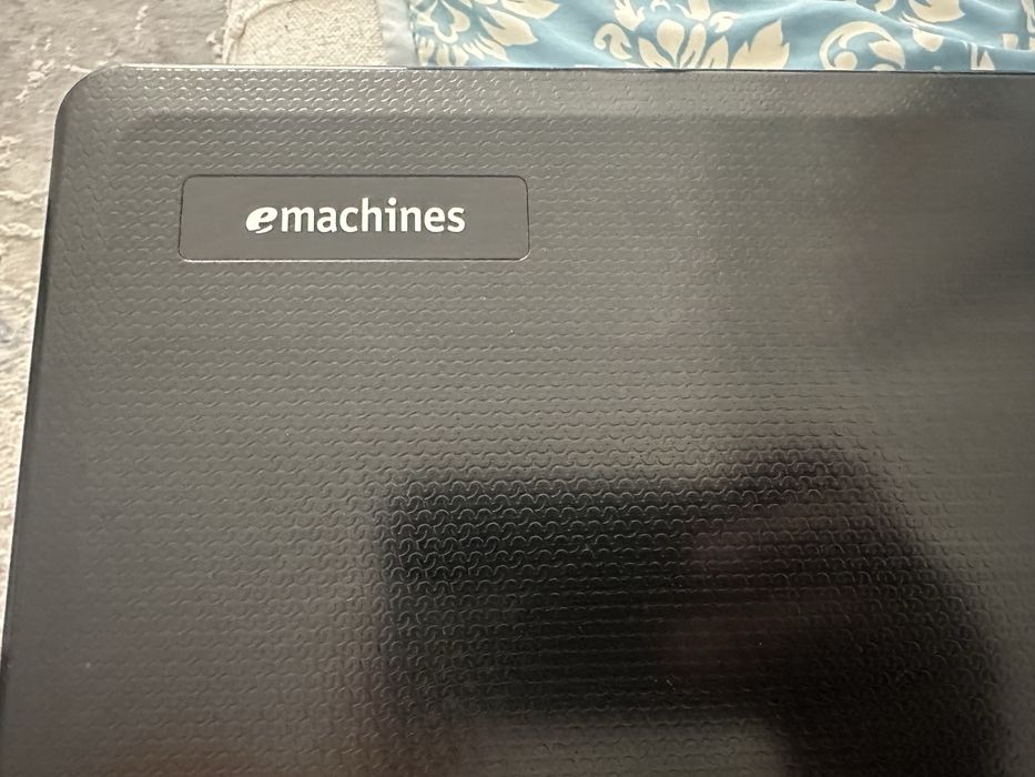 Laptop emachines