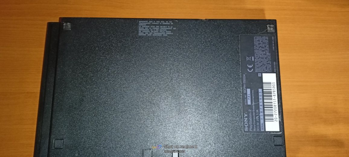 Vând PlayStation 2 slim