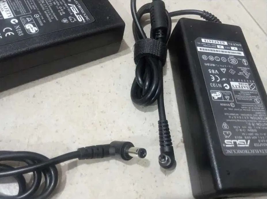 на ASUS с разъёмом 4,5х3,0 90 ватт блок питания зарядка