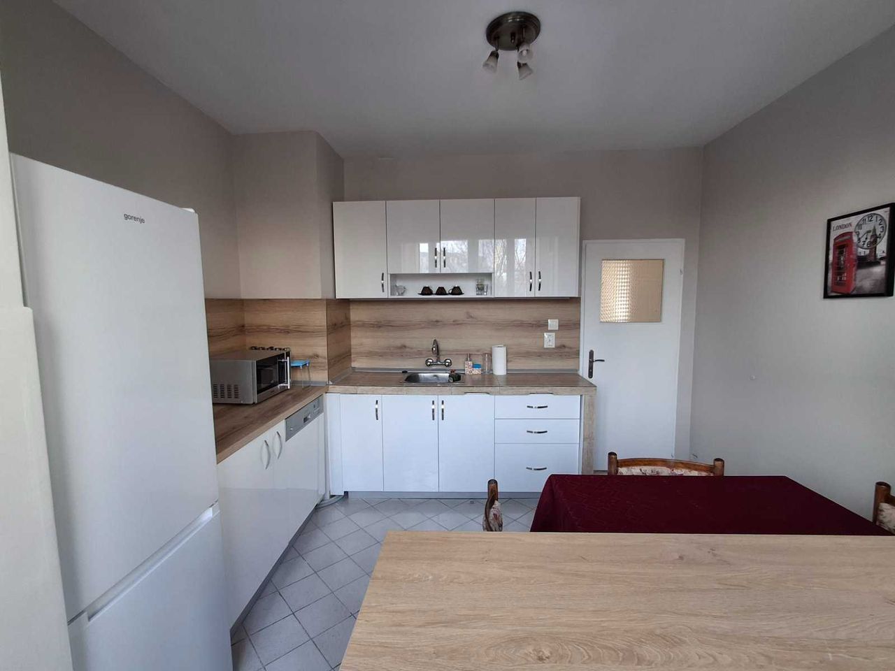 Дава се под наем Тристаен апартамент в София, Разсадника - 75 кв.м за 714 € - Снимка #3