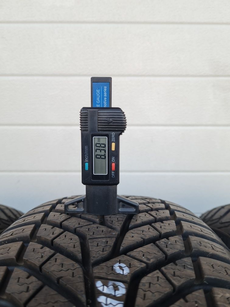Зимни гуми 4 броя YOKOHAMA BluEarth V905 225 65 R16 дот 1322