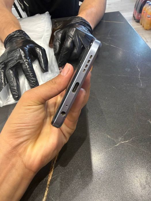 Techno pova 4 128/8xotira  6500amper batereka