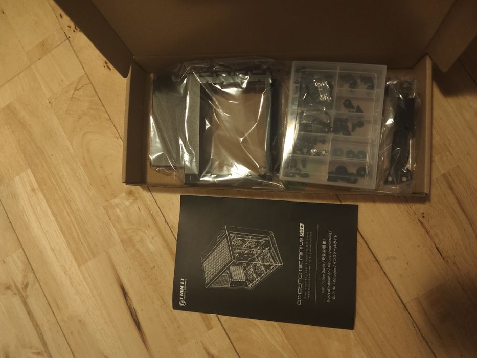 Кутия Lian Li O11D Mini V2 Flow чисто нова с 24 месеца гаранция