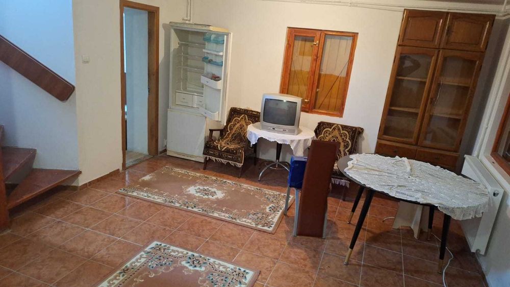 Inchiriez casa de lemn