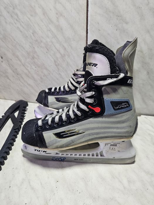 Patine 2058 hochei hockey  Bauer Vapor  marime  42-43 (27,5   cm)