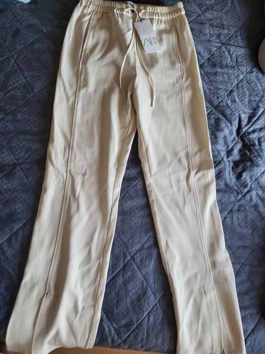 Панталон с връзки и цепка Zara