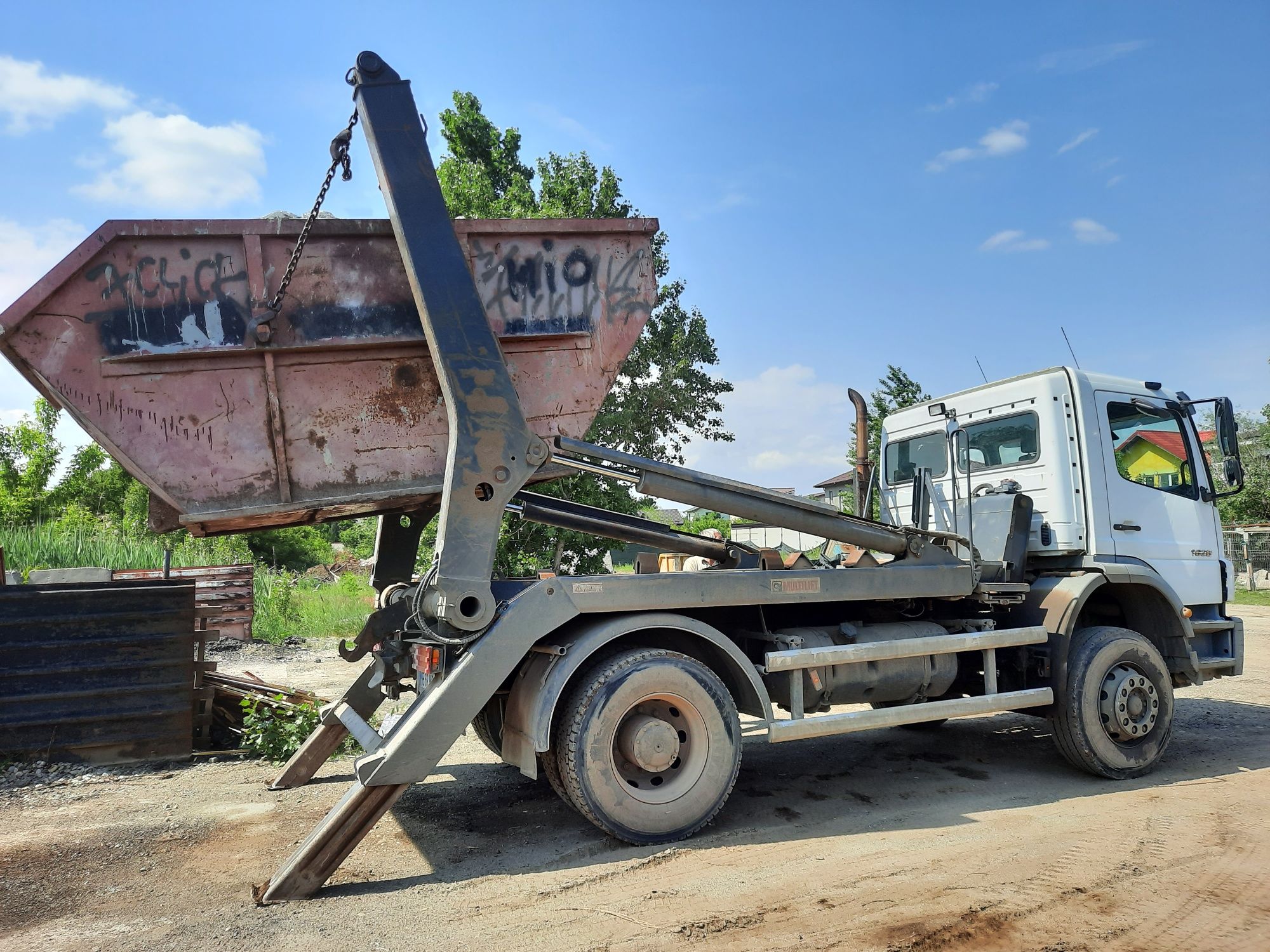 Închiriez container moloz