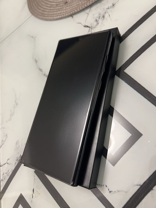 Samsung Galaxy S23 Ultra 5G / 256GB / 8GB RAM + Huse cadou