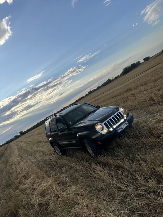 Vând jeep cherokee