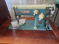 Швейная машинка " Чайка" со знаком качества в идеальном состоянии