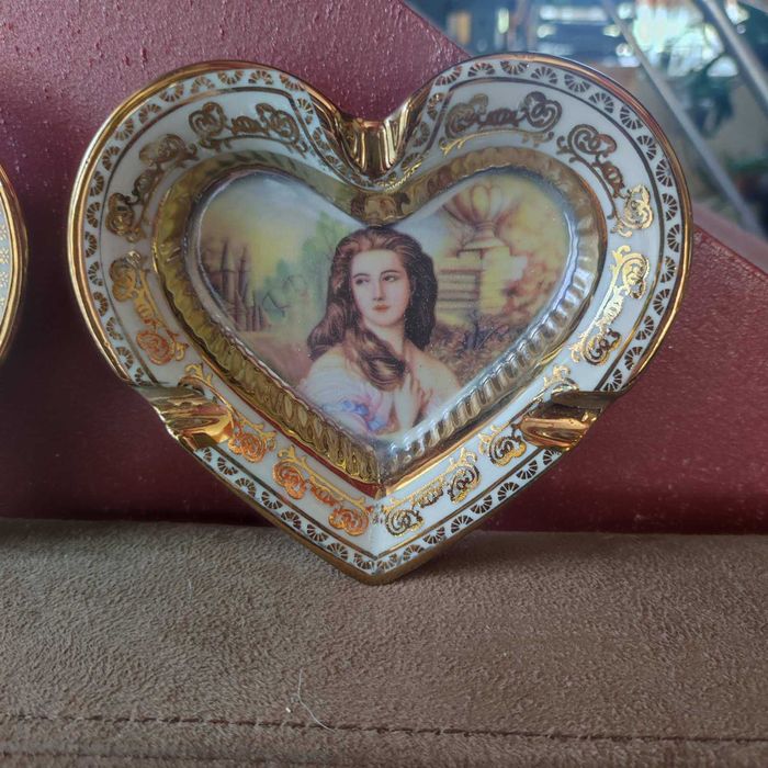 Порцеланови пепелници, салфетници и солници