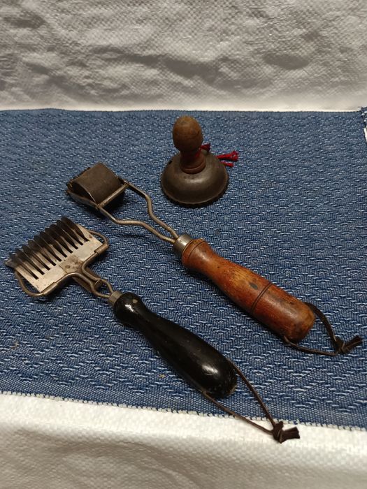 Старинни уреди за рязане на макарони,спагети,паста