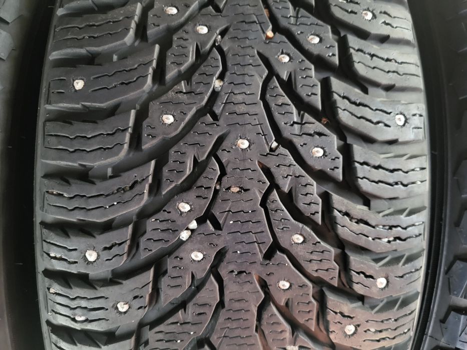 4бр 275/45/20 и 305/40/20 нокиан много запазени малко карани като нови