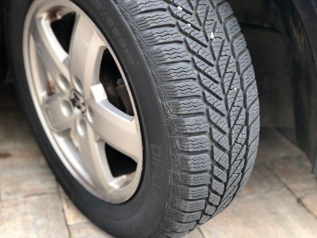 Volkswagen golf 1.6  benzina  2003
