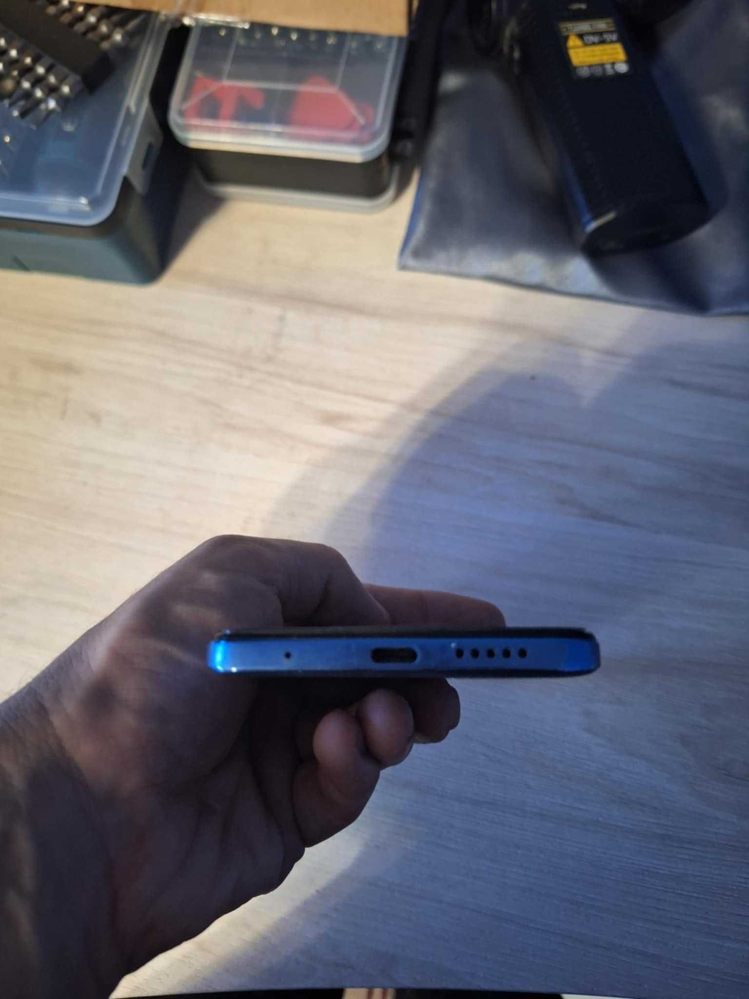 Xiaomi Note 11 + зарядно , кабел , нов протектор , кейсове .