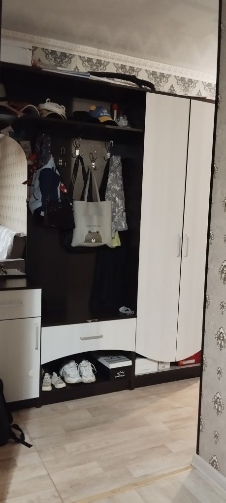 Продам прихожую...