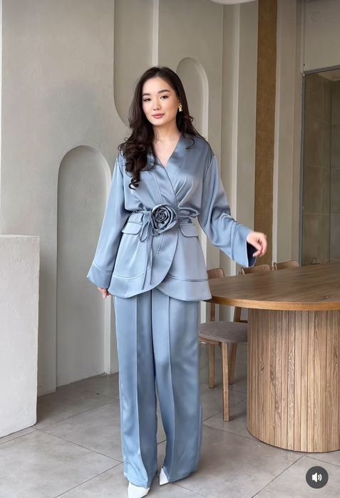 Шёлковый костюм пижамном стиле