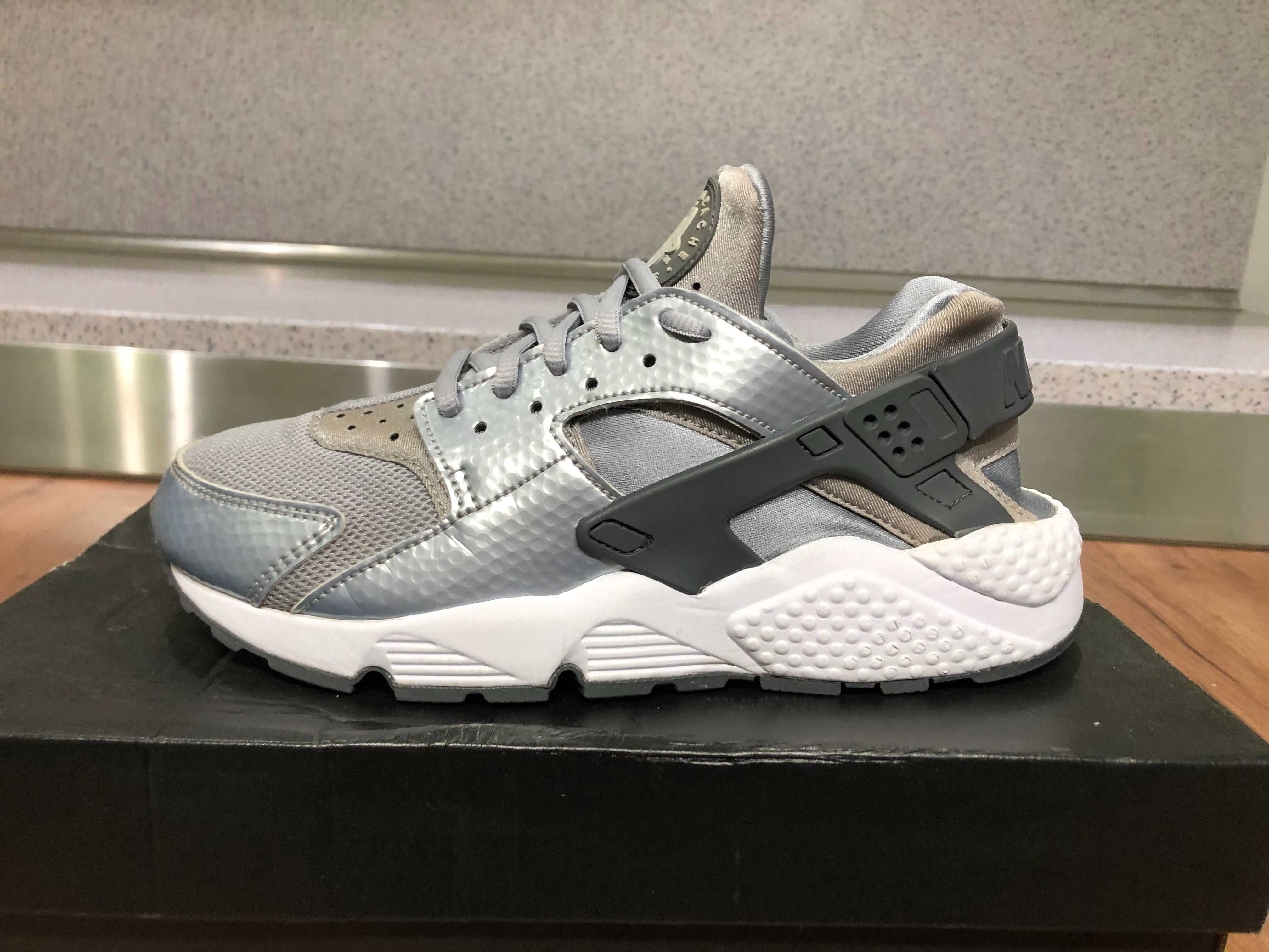 ОРИГИНАЛНИ *** Nike Air Huarache Run /  " Silver Dark Grey White "