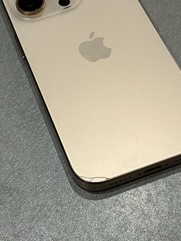 iPhone 16 pro с 128 GB памет
