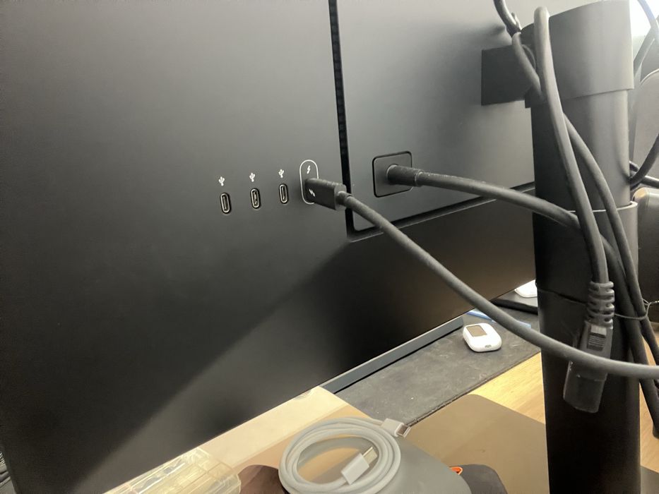 Monitor LG UltraFine 27 5K Mac ( studio display )