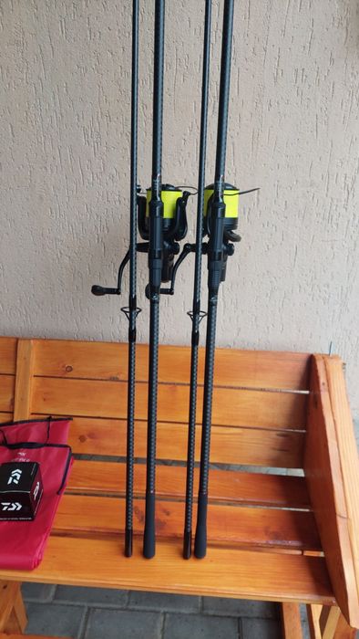 Set crap distanta: 2x free spirit de 3.90m 3,5lb/2x daiwa emblem 45scw