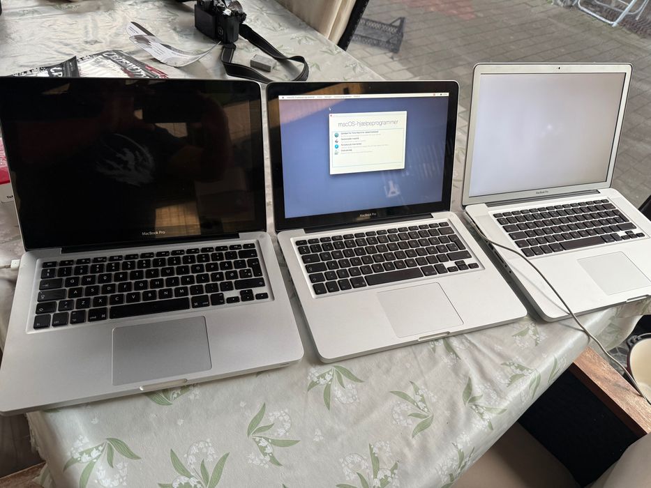 Pachet de 3 laptopuri MacBook Pro