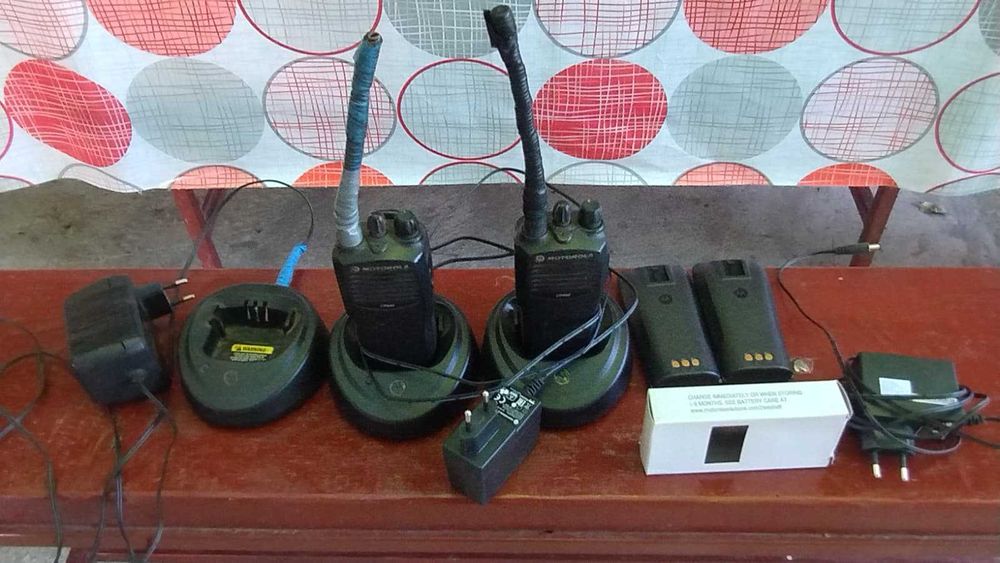 2 statii profesionale Motorola CP040