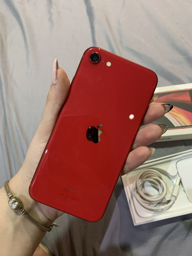 IPhone SE 2020 - червен 64 GB в отлично състояние