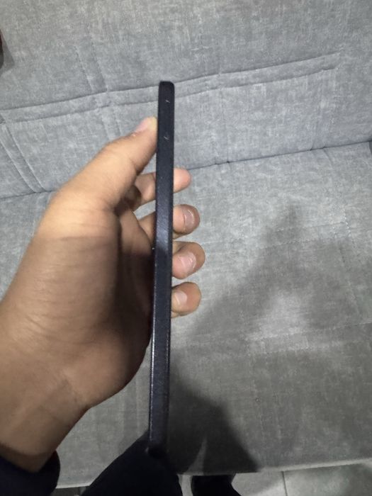Redmi Note 12  miyatina 1ta xotira 128GB oldiga soat qoshib beriladi