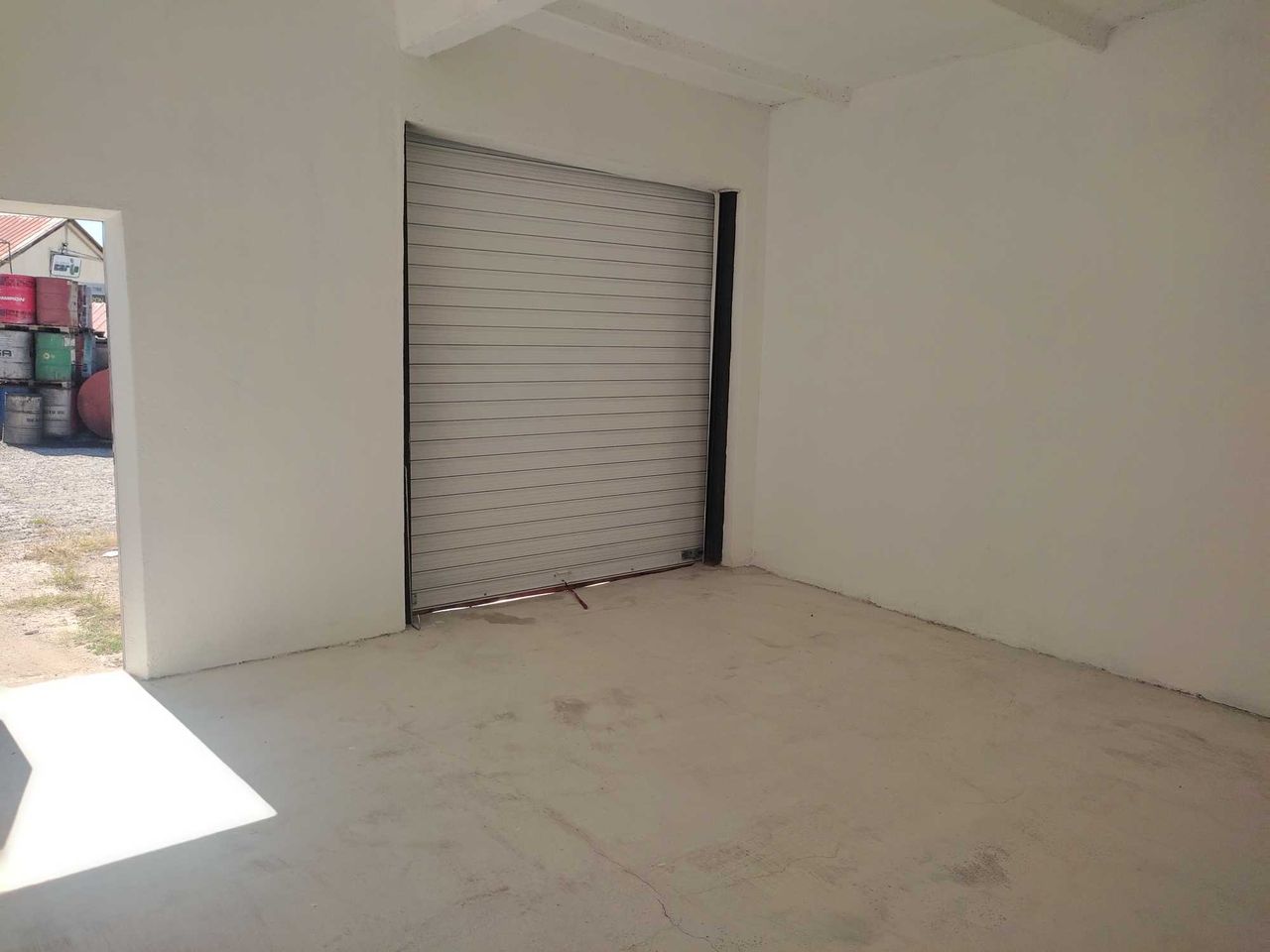 Дава се под наем Склад в Кърджали, Център - 25 кв.м за 76.5 € - Снимка #2