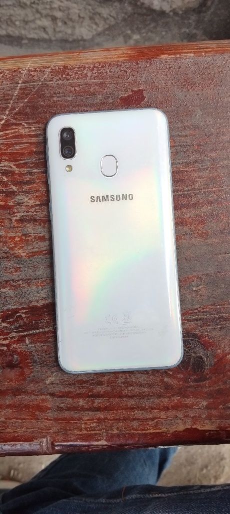Samsung A40 în stare bună