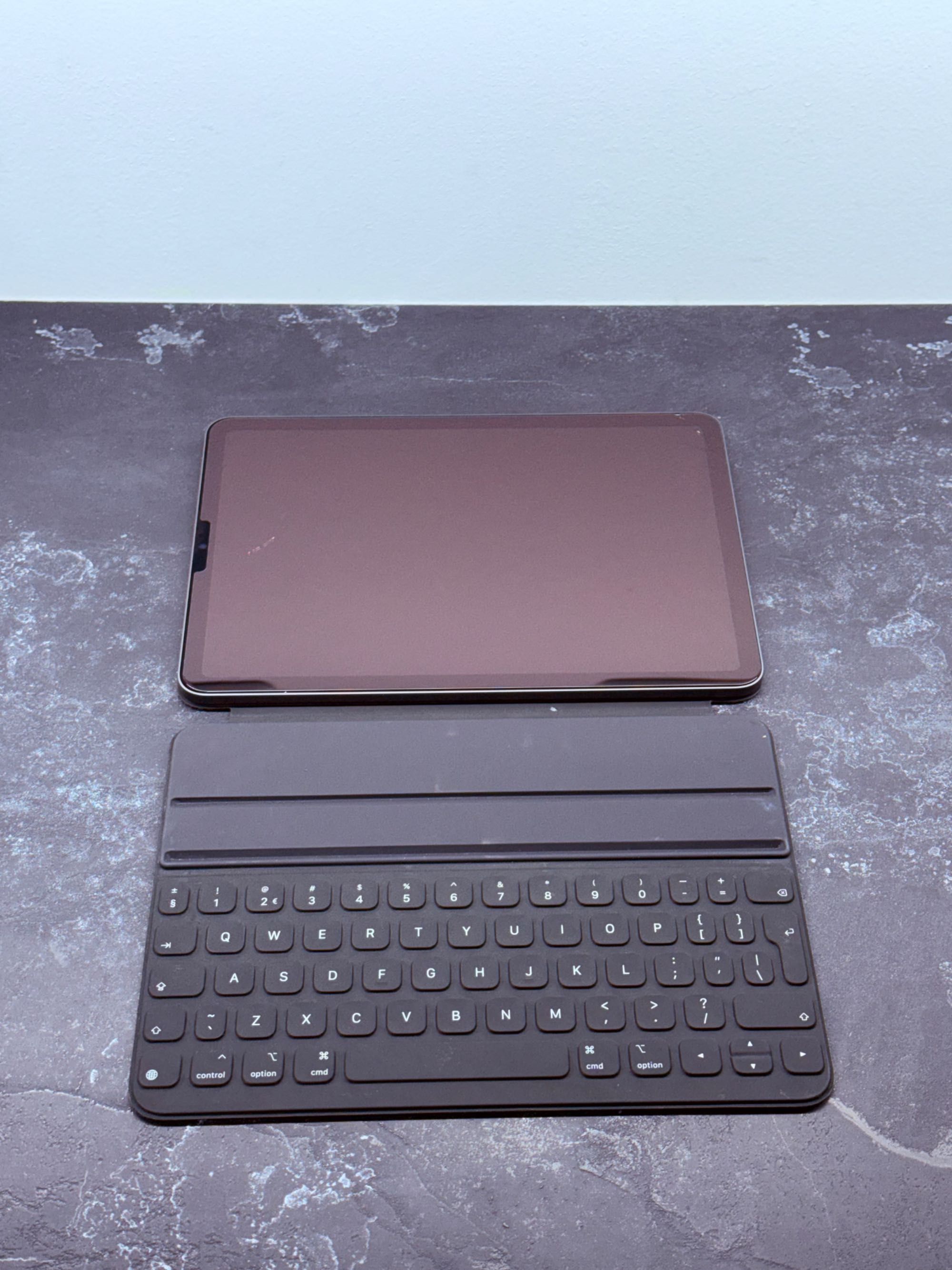iPad Air 5 (2022) / 10.9" / M1 / 64GB / Space Grey / Tastatura / Folie