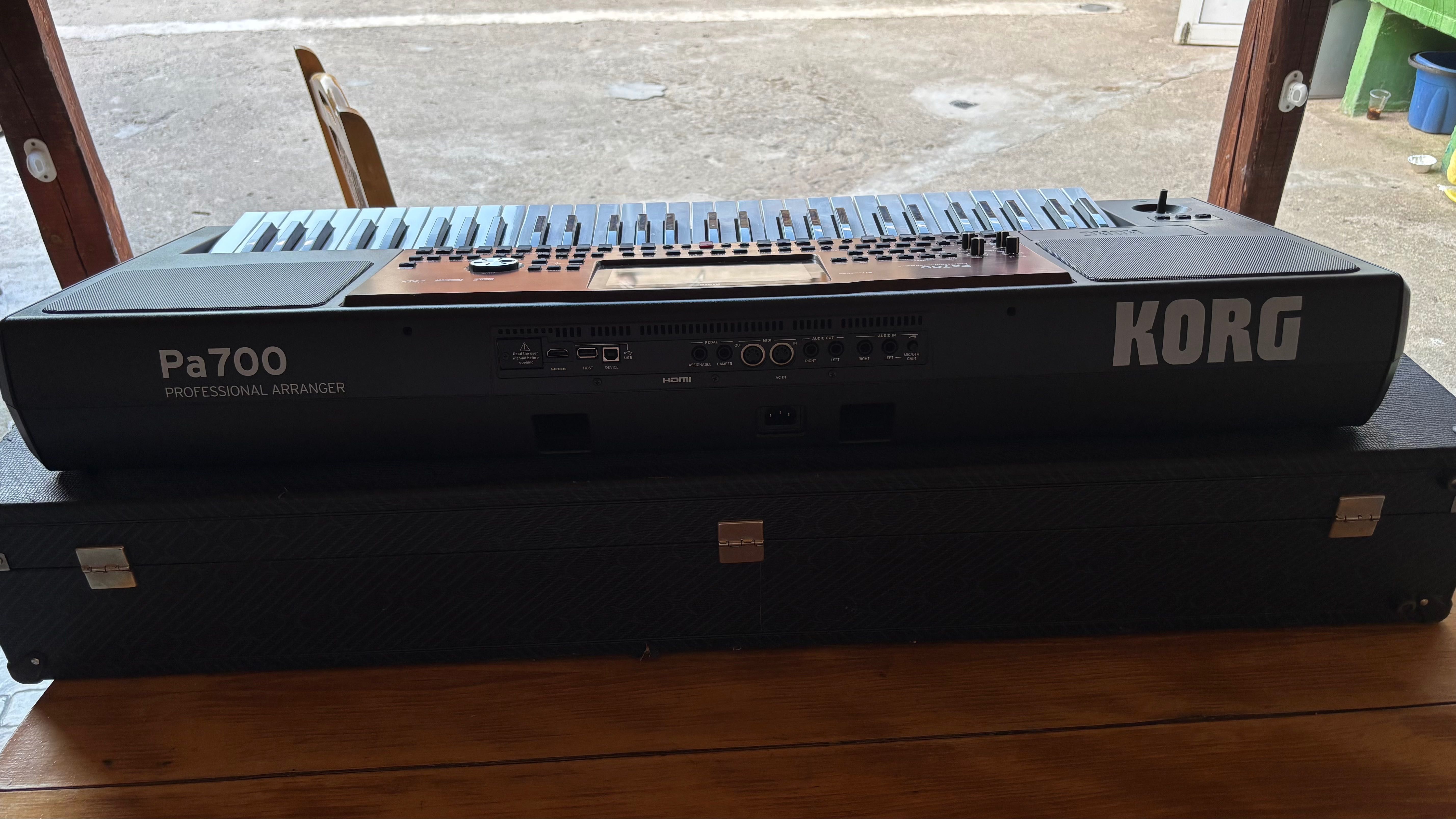 KORG PA 700 като нов